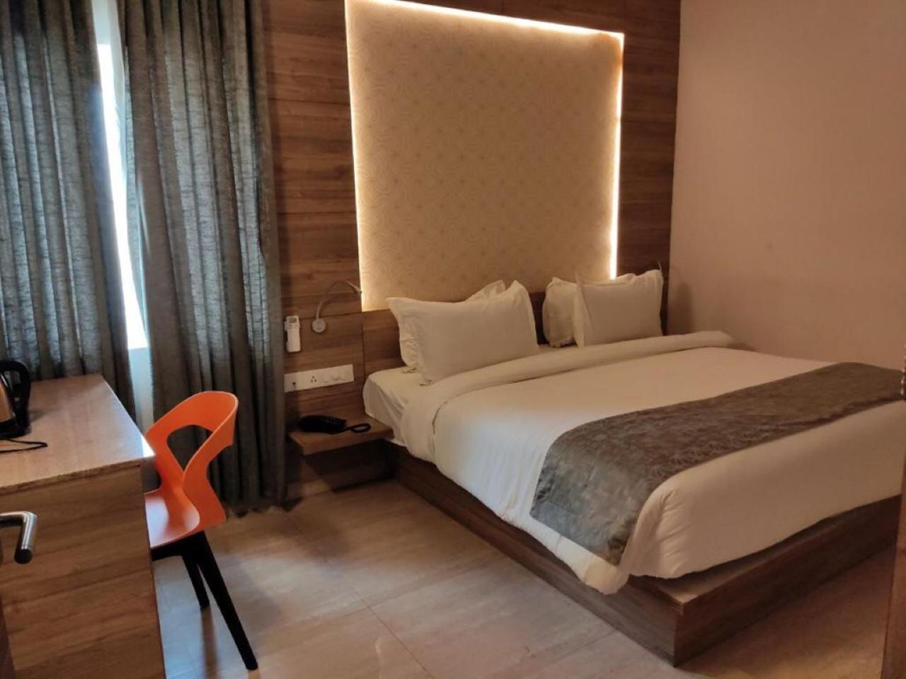 Residenza Adhikrishna Arcade Hotel Erode Exterior foto