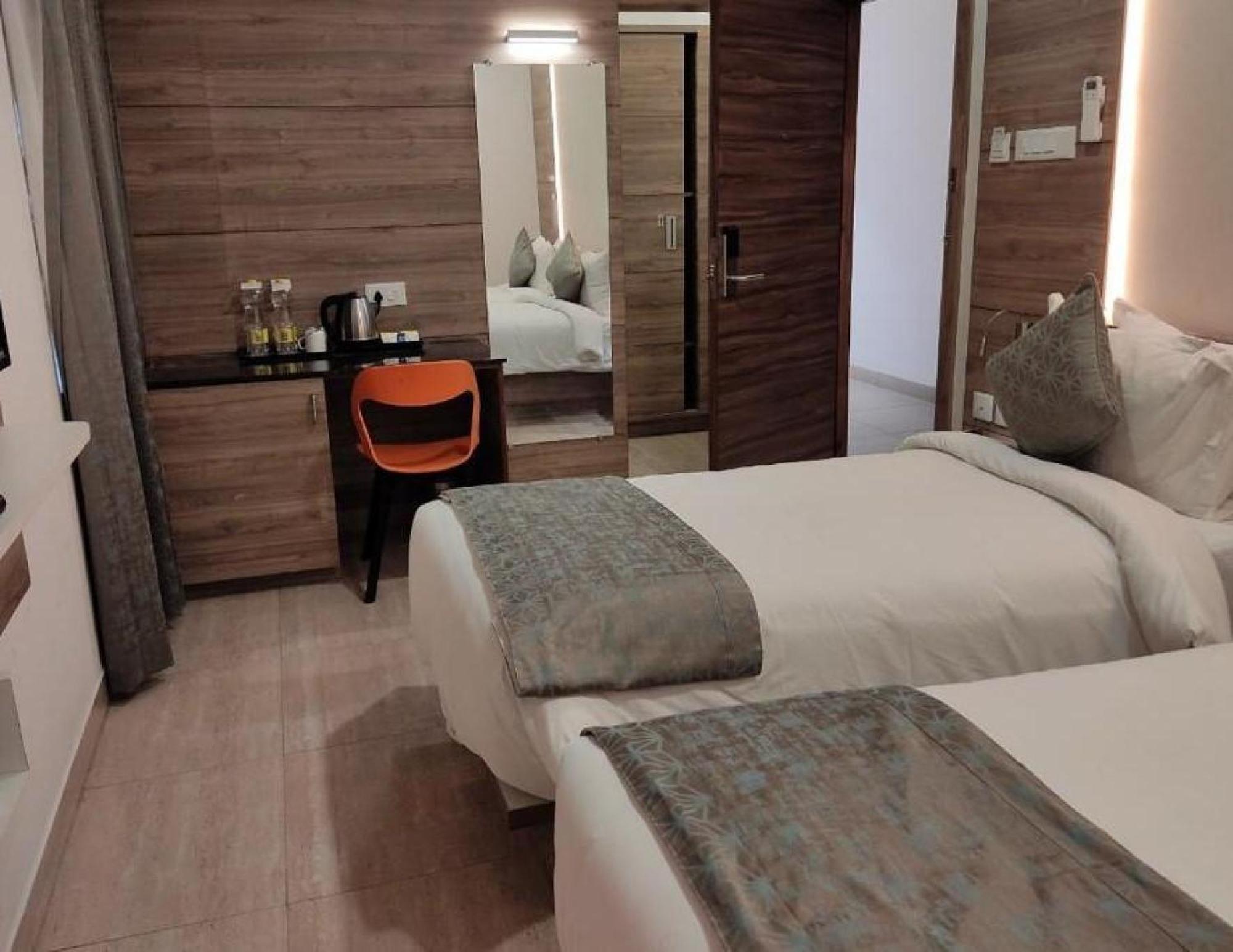 Residenza Adhikrishna Arcade Hotel Erode Exterior foto