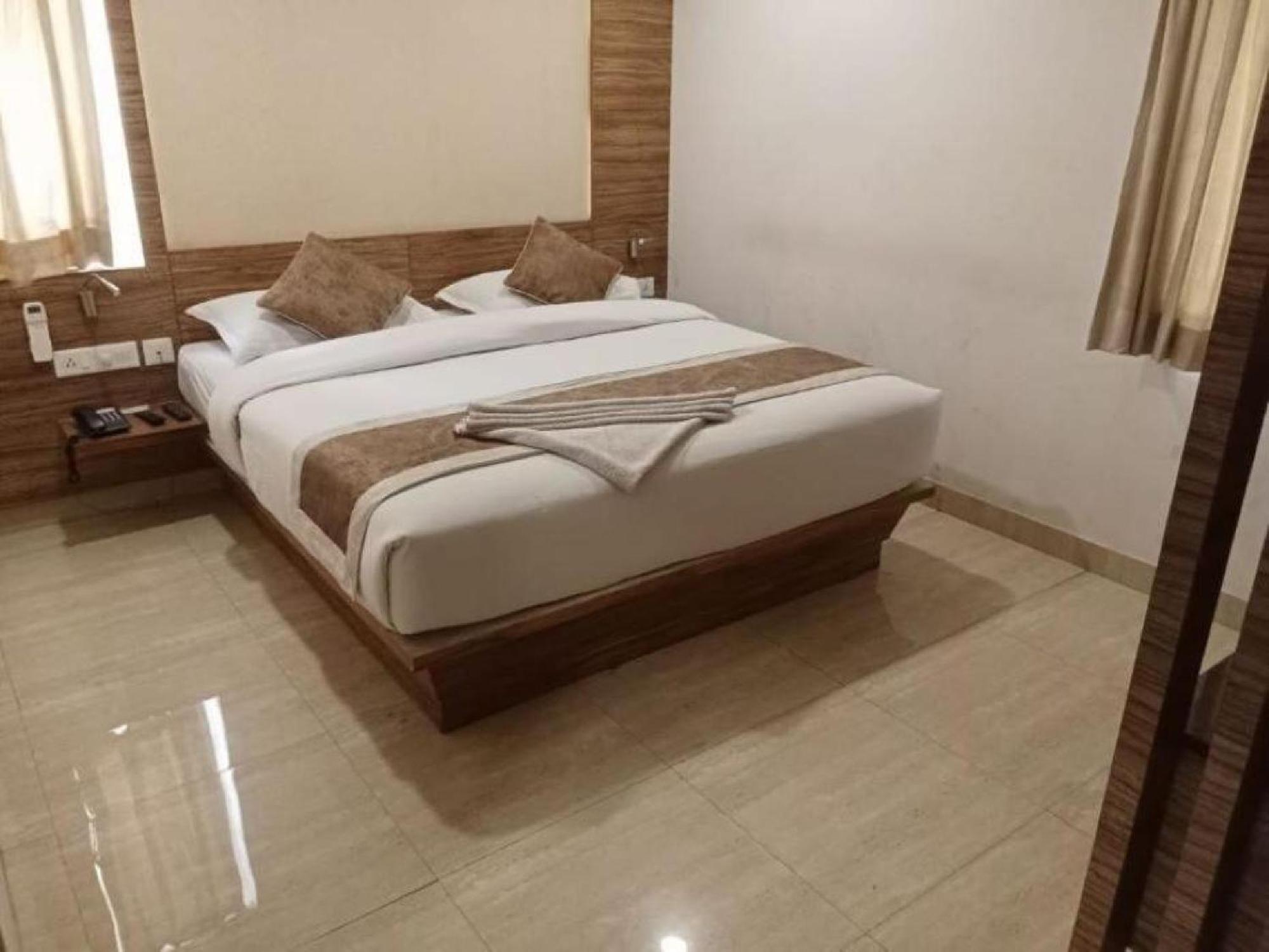 Residenza Adhikrishna Arcade Hotel Erode Exterior foto